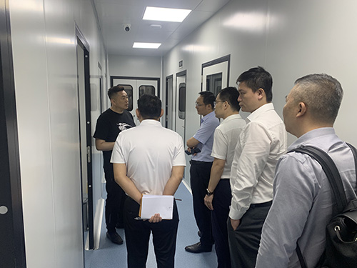 參觀企業生物實驗室